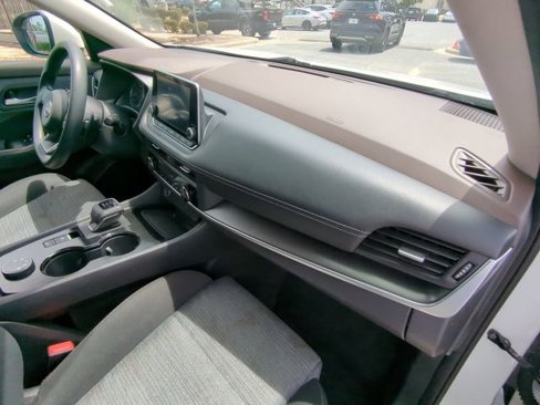 Used 2023 Nissan Rogue SV image 40