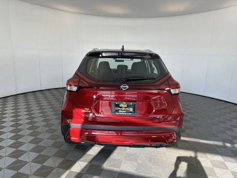 Used 2023 Nissan Kicks SV image 9