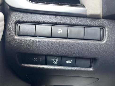 Used 2023 Nissan Rogue SL w/ SL Premium Package image 24
