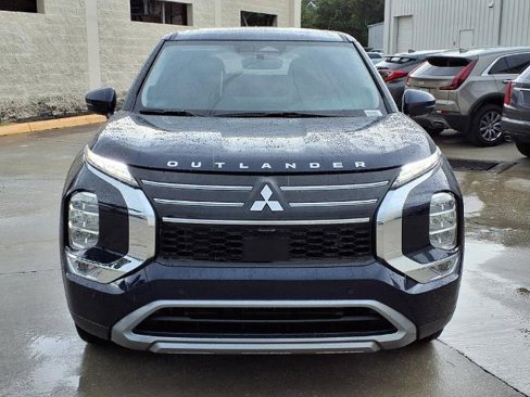 New 2025 Mitsubishi Outlander SE image 6