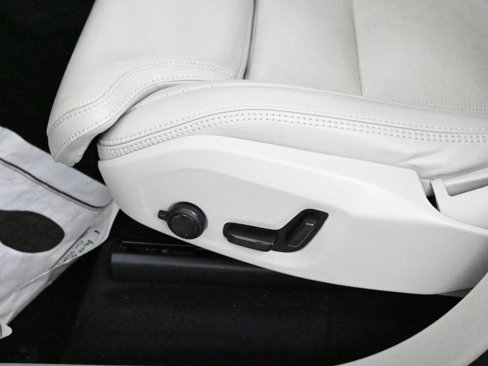 Certified 2024 Volvo XC90 B6 Ultimate w/ Protection Package Premier image 12