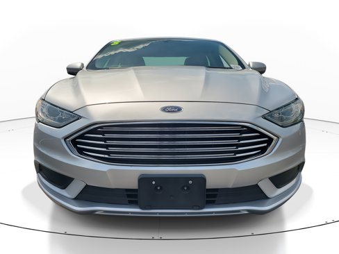 Used 2018 Ford Fusion SE image 2
