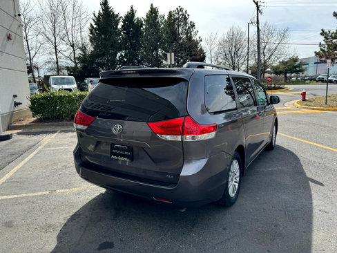 Used 2011 Toyota Sienna Limited image 13