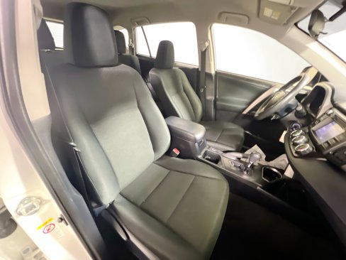 Used 2018 Toyota RAV4 LE image 30