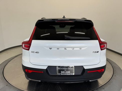 Used 2019 Volvo XC40 T5 R-Design image 11