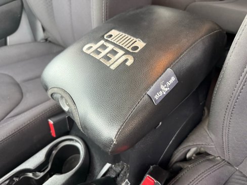 Used 2014 Jeep Wrangler Unlimited Sport image 17