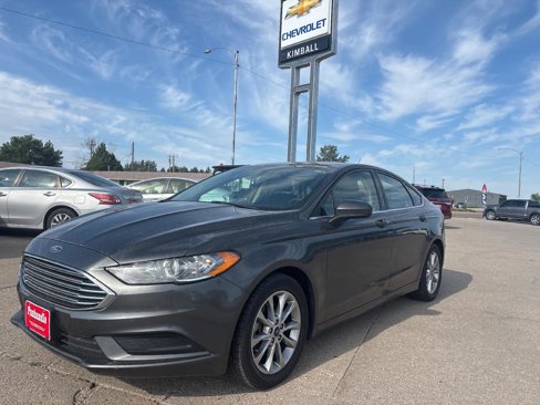 Used 2017 Ford Fusion SE w/ Fusion SE Technology Package image 1