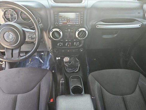 Used 2014 Jeep Wrangler Rubicon w/ Power Convenience Group image 17