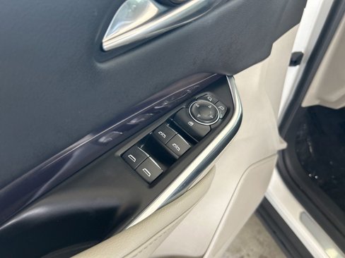 Used 2021 Cadillac XT4 Luxury image 36