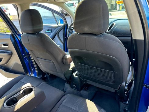 Used 2016 Chevrolet Trax LT w/ LT Sun and Sound Package image 36
