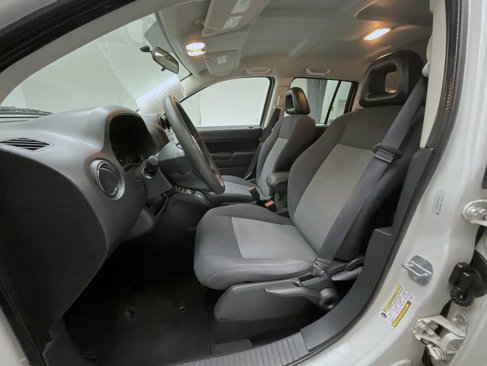 Used 2009 Jeep Compass Sport image 10