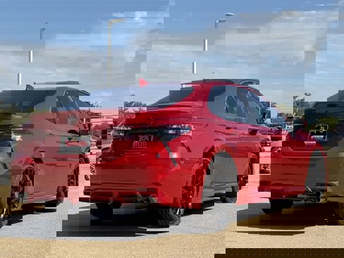 Used 2019 Toyota Camry SE image 5