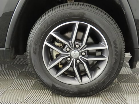 Used 2017 Jeep Grand Cherokee Limited w/ Luxury Group II image 34