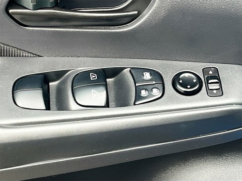 Used 2021 Nissan Kicks S image 17