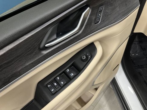 Used 2022 Jeep Grand Cherokee Limited 4xe w/ Luxury Tech Group II image 33