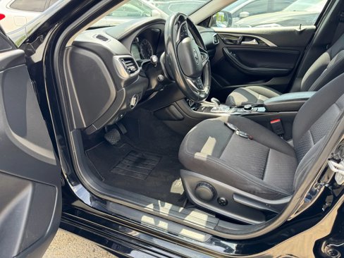 Used 2017 INFINITI QX30 image 9
