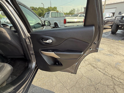 Used 2018 Jeep Cherokee Latitude w/ Altitude Package image 22
