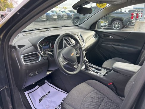 Used 2023 Chevrolet Equinox LT image 2