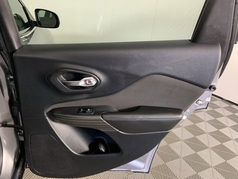 Used 2017 Jeep Cherokee Latitude w/ Safety/Convenience Group image 23