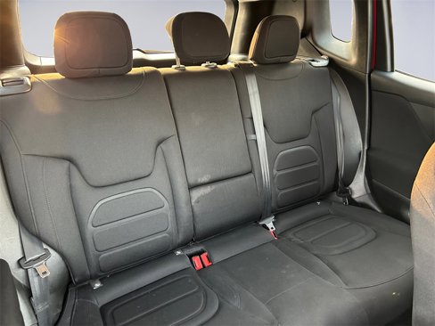 Used 2018 Jeep Renegade Latitude w/ Popular Equipment Group image 18
