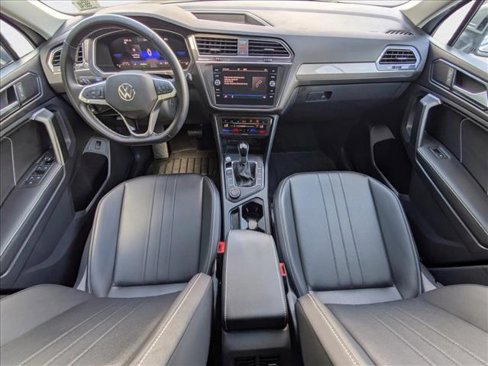 Used 2024 Volkswagen Tiguan SE image 10