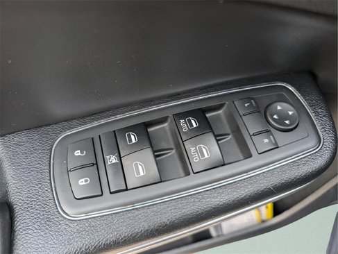 Used 2018 Chrysler 300 S w/ 300S Premium Group image 11