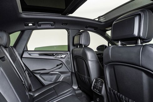 Certified 2025 Porsche Macan image 16