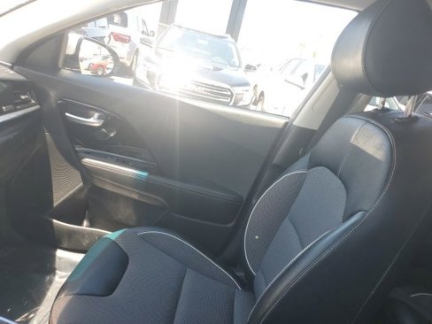 Used 2022 Kia Niro EX image 21
