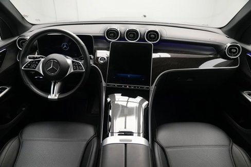 Used 2024 Mercedes-Benz GLC 300 4MATIC image 30