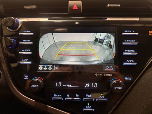 Used 2020 Toyota Camry XLE image 24