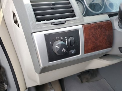 Used 2010 Chrysler Town & Country Touring image 16