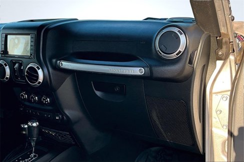 Used 2015 Jeep Wrangler Unlimited Sahara w/ Max Tow Package image 17