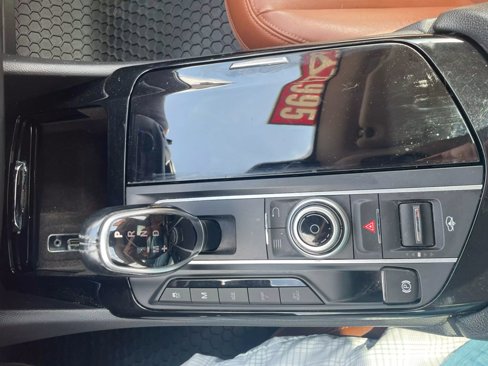 Used 2017 Maserati Levante image 12
