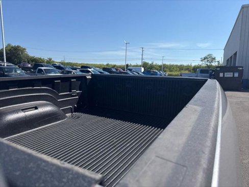 Used 2019 RAM 1500 Classic SLT image 11