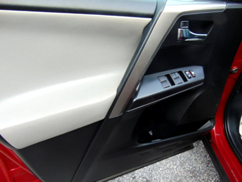 Used 2018 Toyota RAV4 XLE image 21