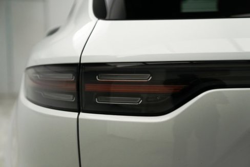 Used 2022 Porsche Cayenne w/ Premium Package image 14