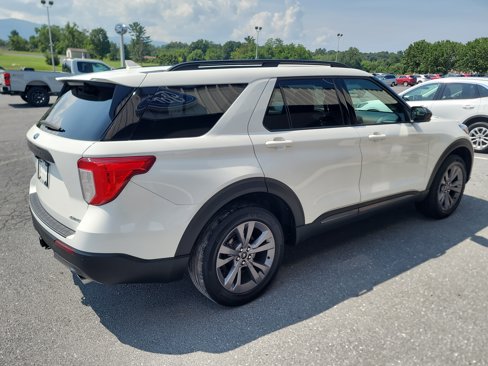 Used 2022 Ford Explorer XLT w/ Equipment Group 202A image 6
