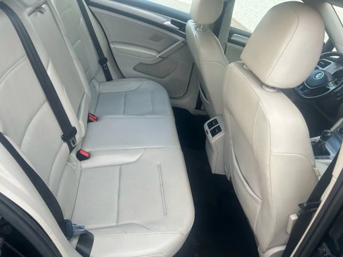 Used 2015 Volkswagen Golf TDI SEL image 18