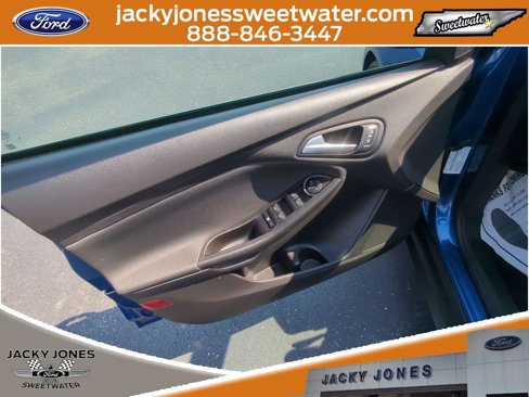 Certified 2018 Ford Focus SE w/ SE Appearance Package image 12