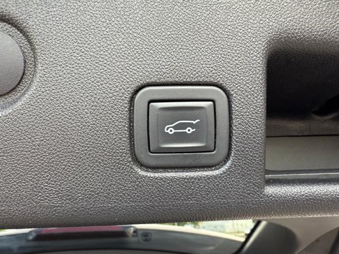 Used 2018 Chevrolet Equinox Premier image 13