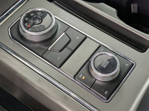 Used 2020 Ford Expedition XLT image 27