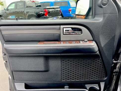 Used 2017 Ford Expedition Platinum image 19