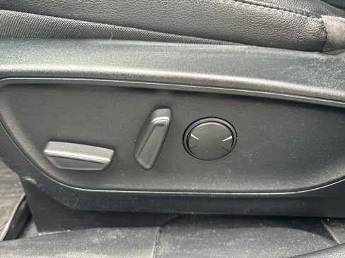 Used 2020 Ford Escape Titanium image 12