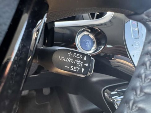 Used 2020 Toyota Prius Prime Limited image 19