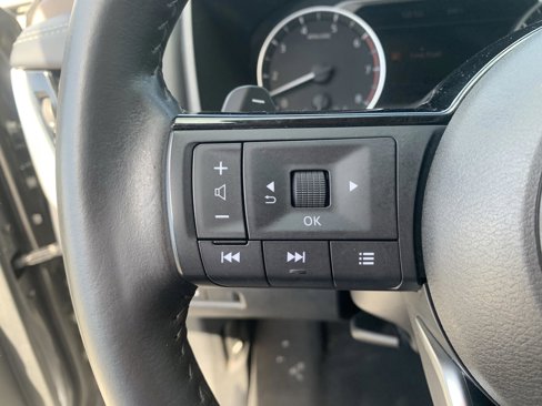 Used 2022 Nissan Rogue SV image 29