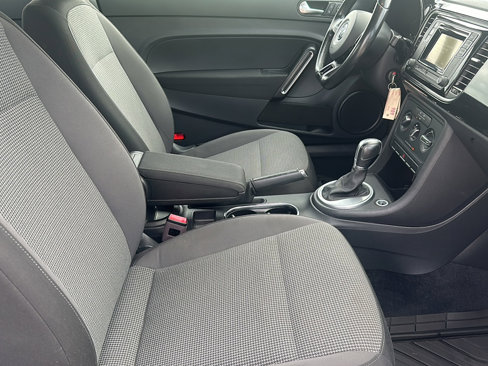 Used 2019 Volkswagen Beetle 2.0T S image 20