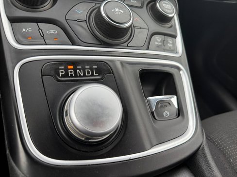 Used 2015 Chrysler 200 Limited image 35