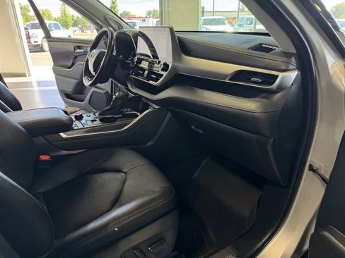 Used 2020 Toyota Highlander Platinum image 21