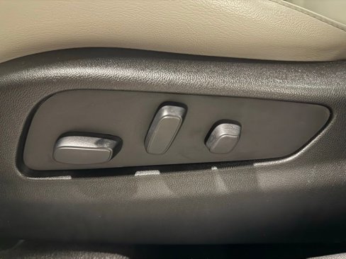 Used 2020 Cadillac XT4 Premium Luxury w/ Cold Weather Package image 11