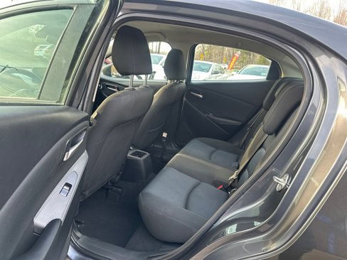Used 2019 Toyota Yaris LE image 11